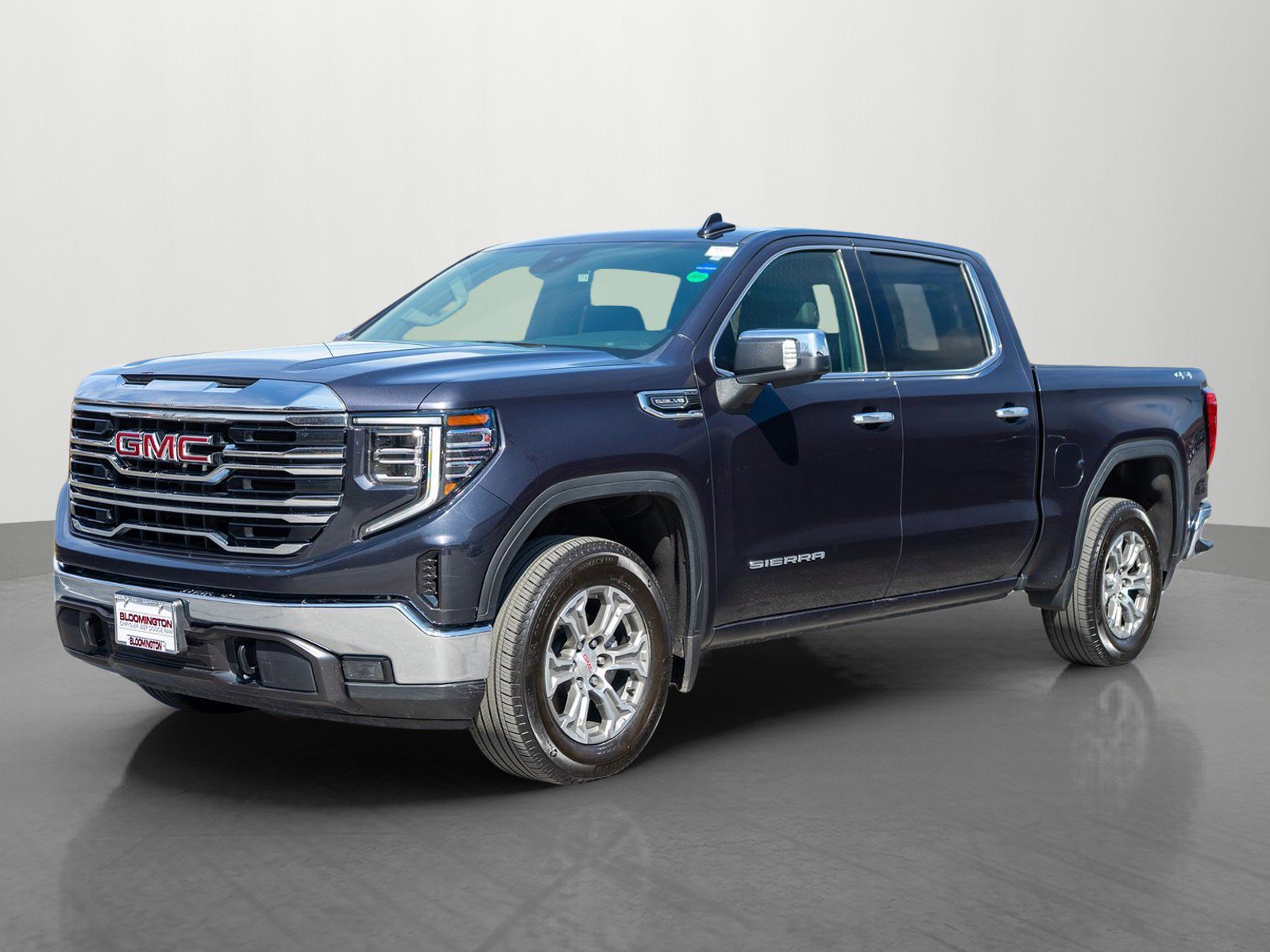 Used 2025 GMC Sierra 1500 SLT AWD/4WD image 3