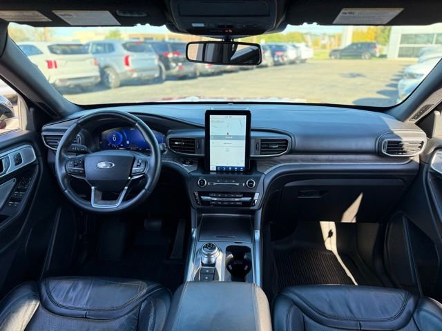 Certified 2020 Ford Explorer Platinum w/ Premium Technology Package image 3