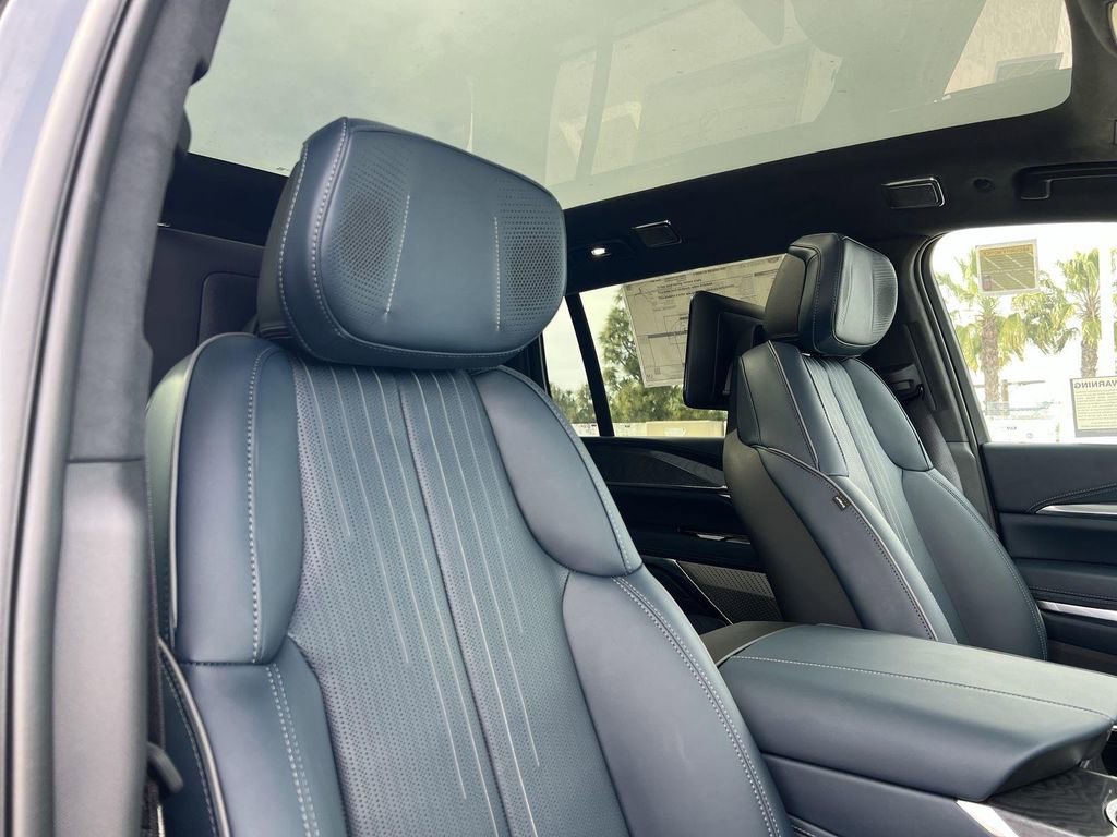 New 2025 Cadillac Escalade IQ Luxury 2 AWD/4WD image 36