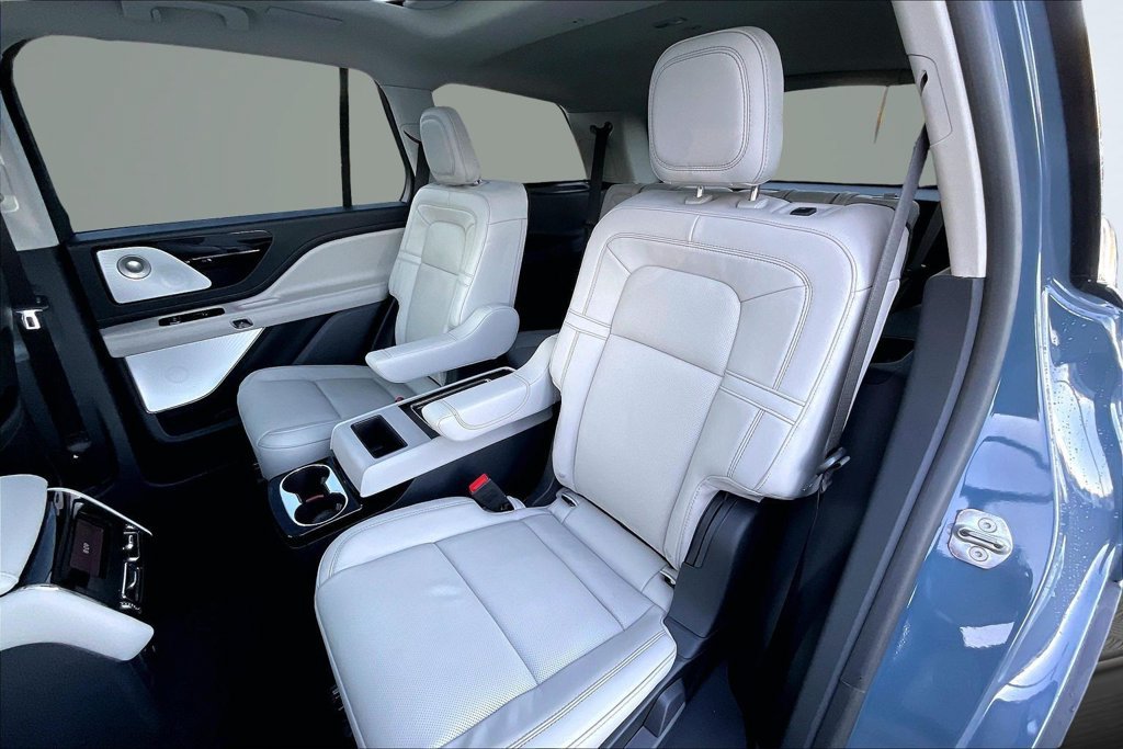 Used 2026 Lincoln Aviator Reserve w/ Luxury Package RWD image 23