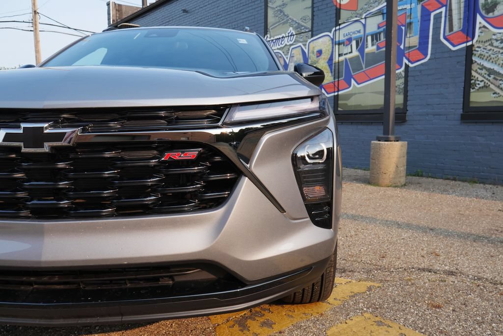 New 2026 Chevrolet Trax RS w/ Sunroof Package FWD image 3