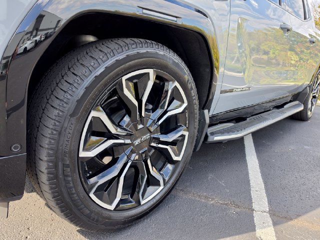 Used 2024 GMC Sierra EV Denali AWD/4WD image 12
