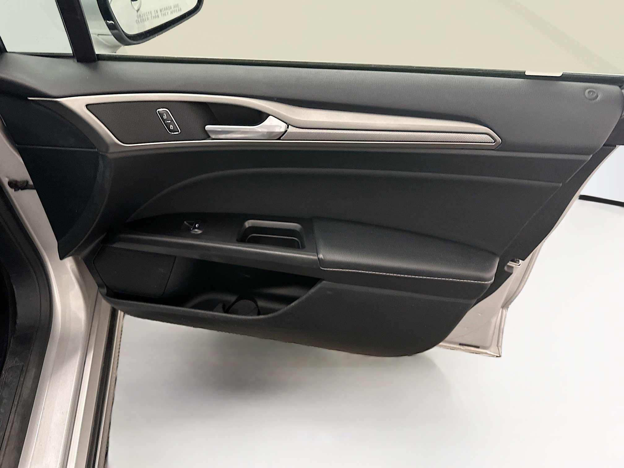 Used 2017 Ford Fusion SE image 31