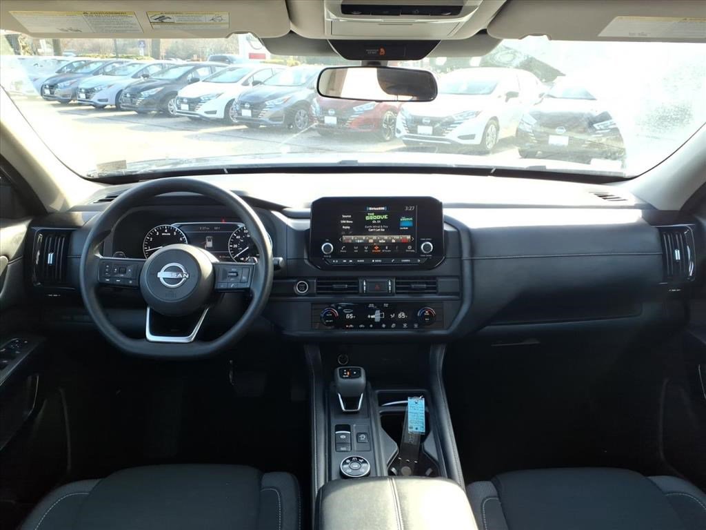 Used 2024 Nissan Pathfinder S image 21