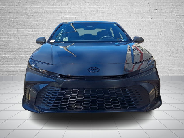 Used 2025 Toyota Camry SE FWD image 2