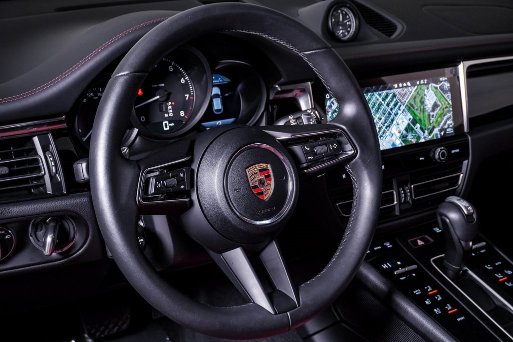 Certified 2025 Porsche Macan image 18