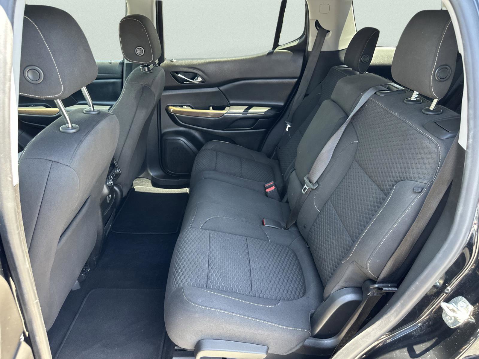 Used 2019 GMC Acadia SLE FWD image 17