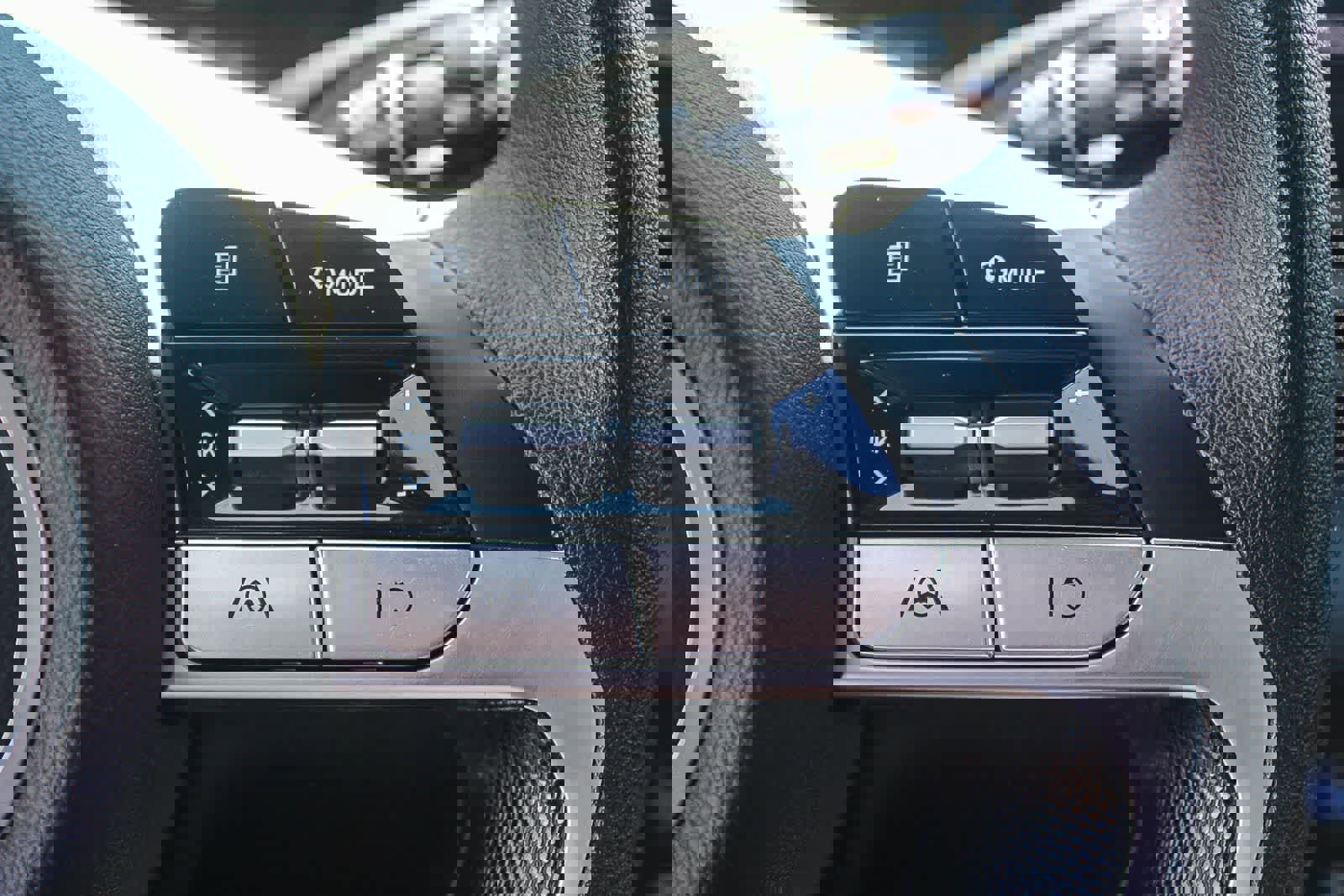 Certified 2023 Hyundai Elantra SEL image 32