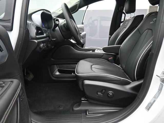 New 2026 Chrysler Pacifica Limited w/ Uconnect Theater Family Group AWD/4WD image 10