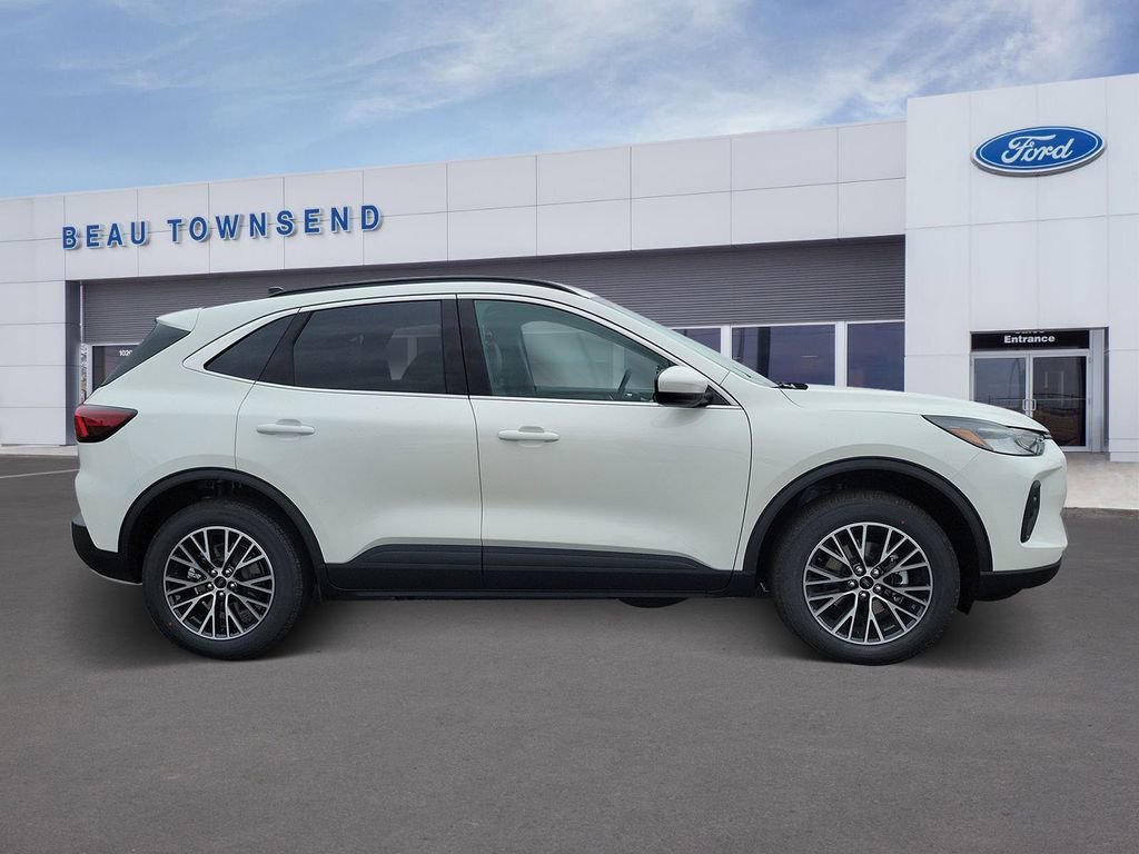 New 2026 Ford Escape SE image 3
