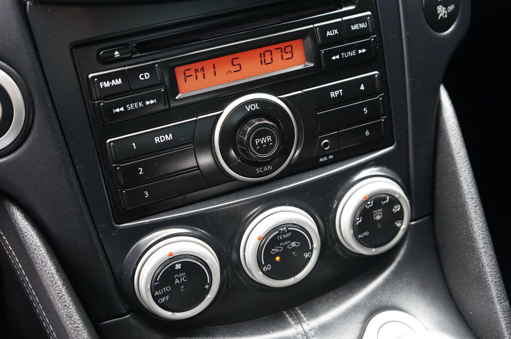 Used 2013 Nissan 370Z Coupe image 18