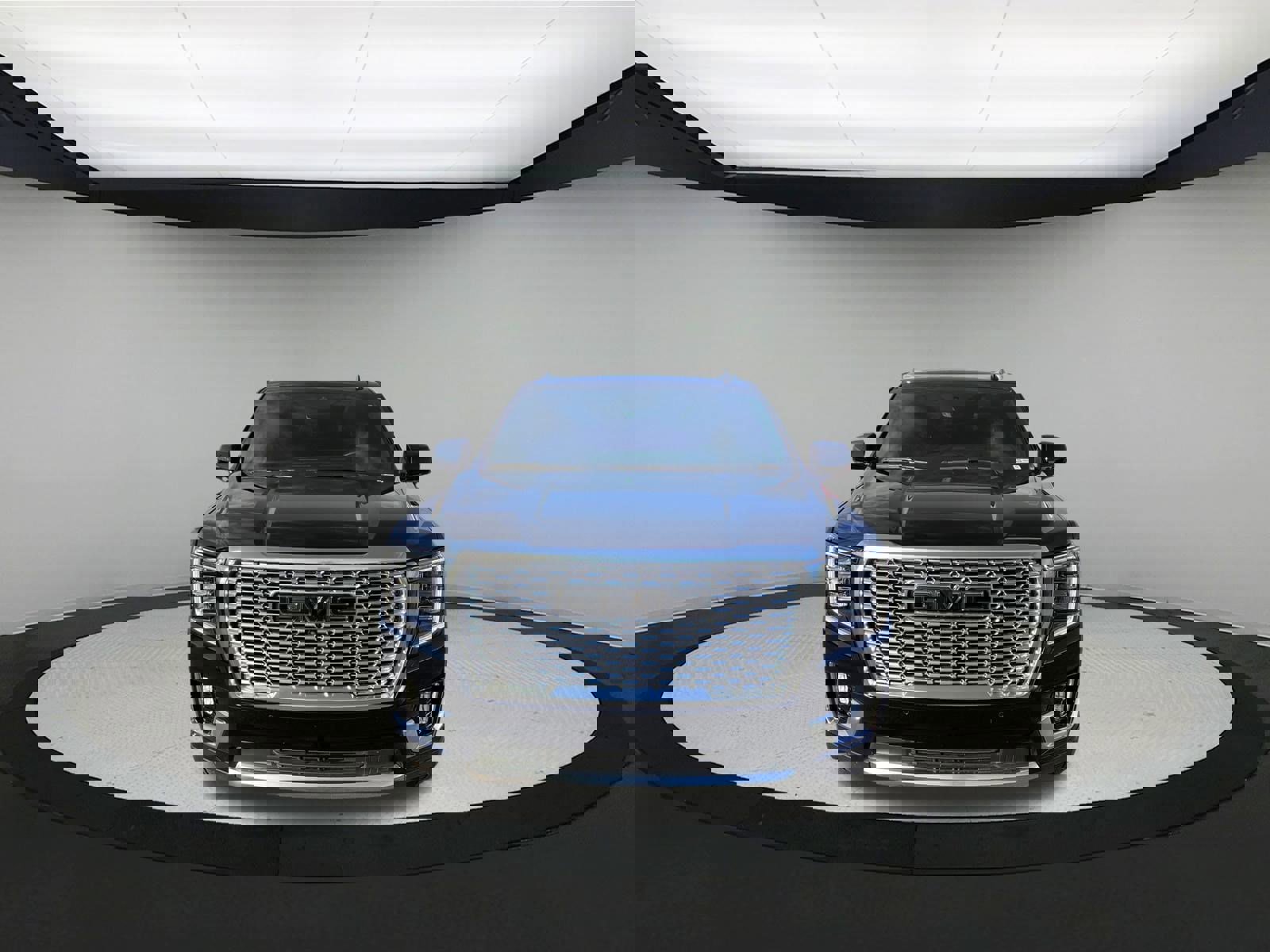 Used 2024 GMC Yukon Denali w/ Denali Reserve Package image 3