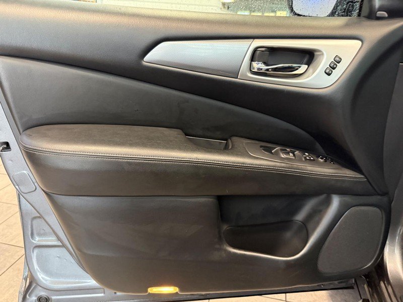 Used 2018 Nissan Pathfinder SL w/ SL Premium Package AWD/4WD image 19