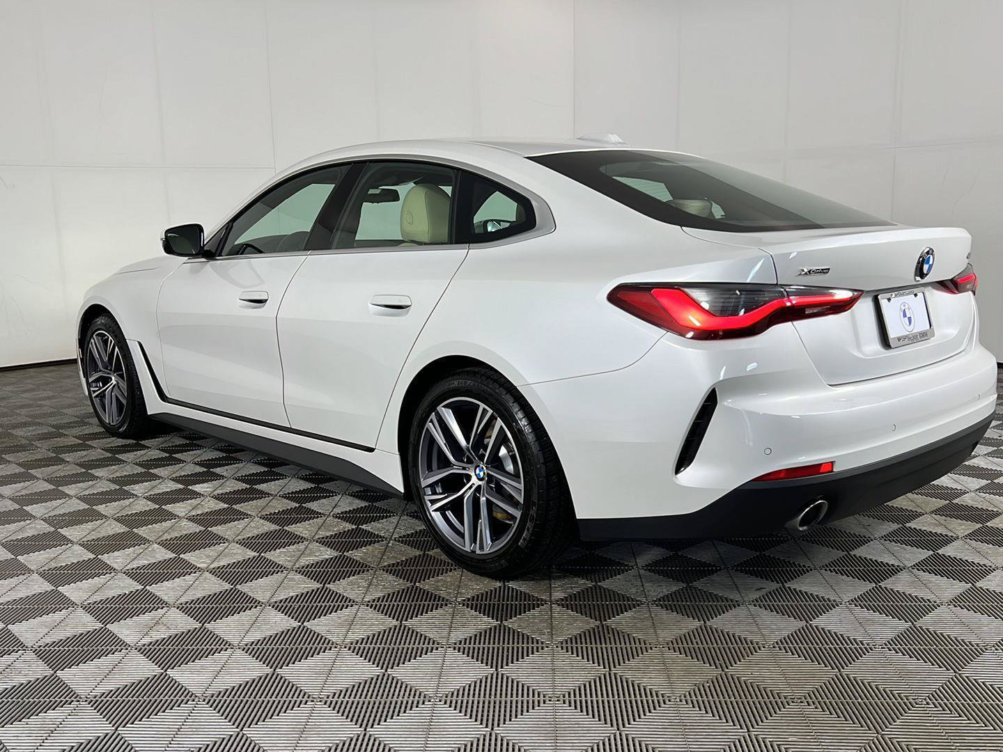Used 2023 BMW 430i Gran Coupe xDrive w/ M Sport Package AWD/4WD image 9