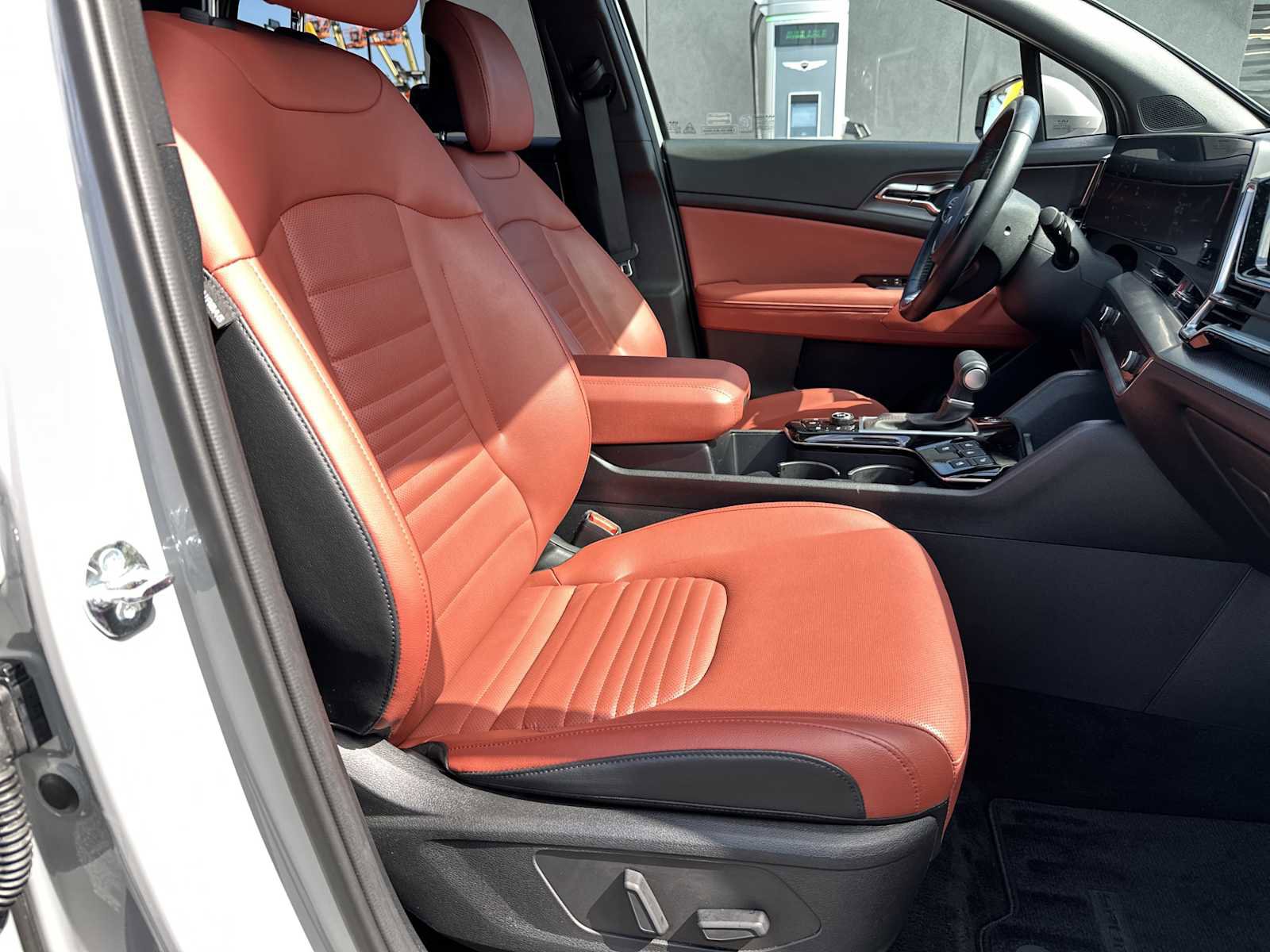 Used 2025 Kia Sportage SX image 26