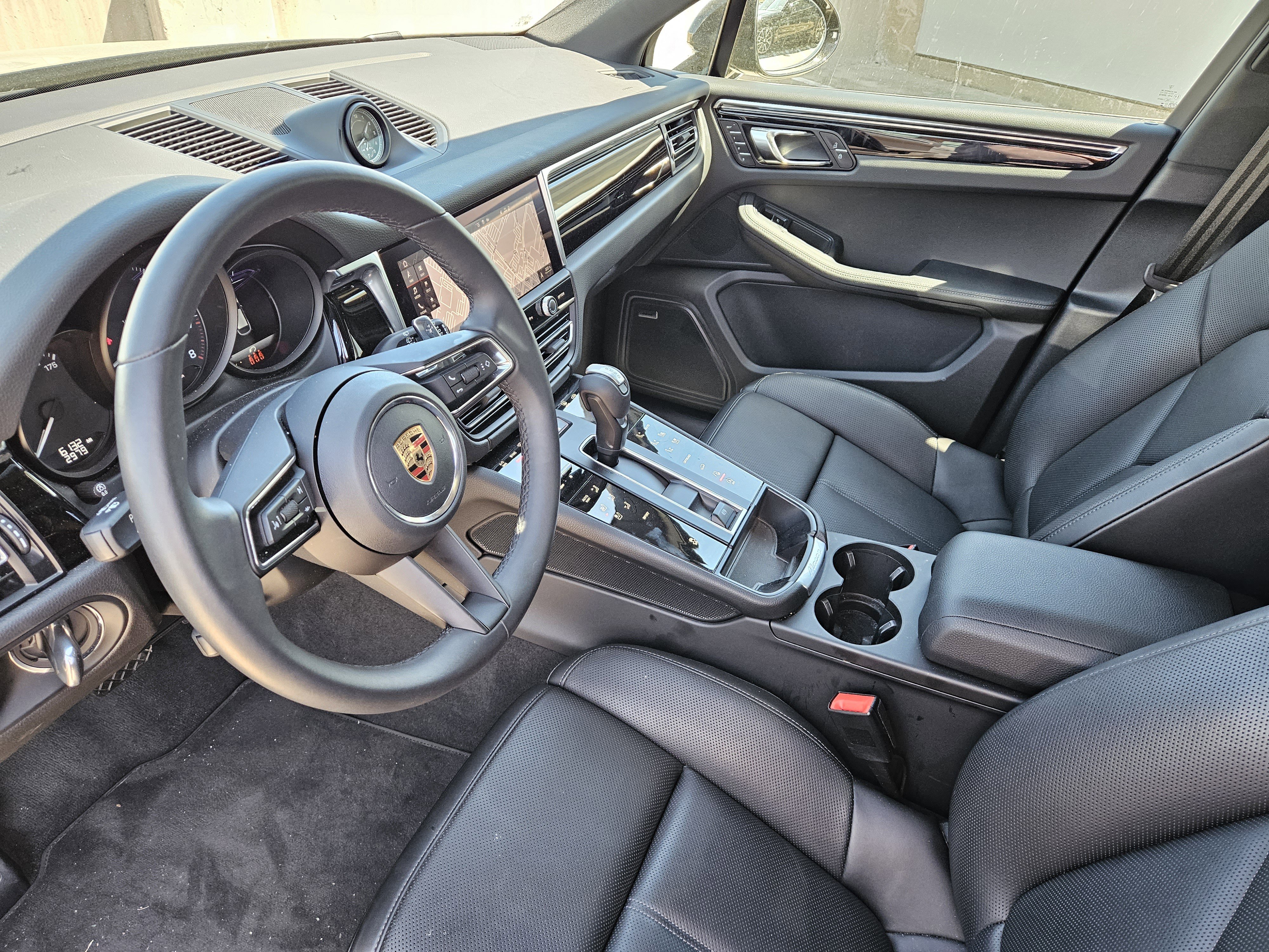 Used 2026 Porsche Macan image 4
