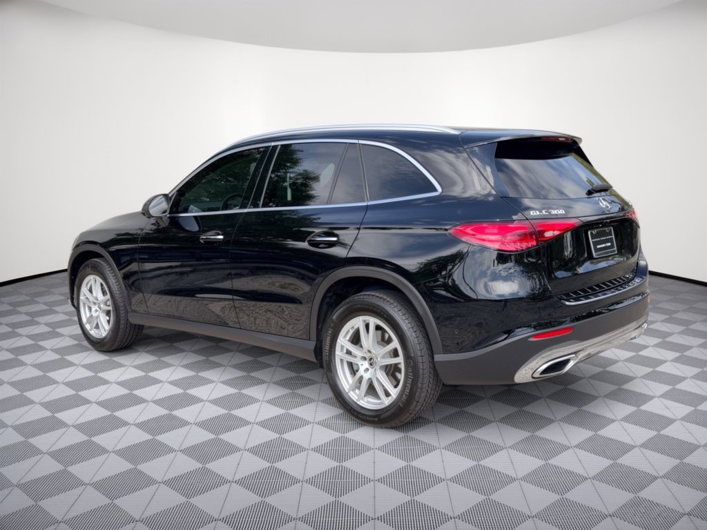 Used 2023 Mercedes-Benz GLC 300 4MATIC image 3