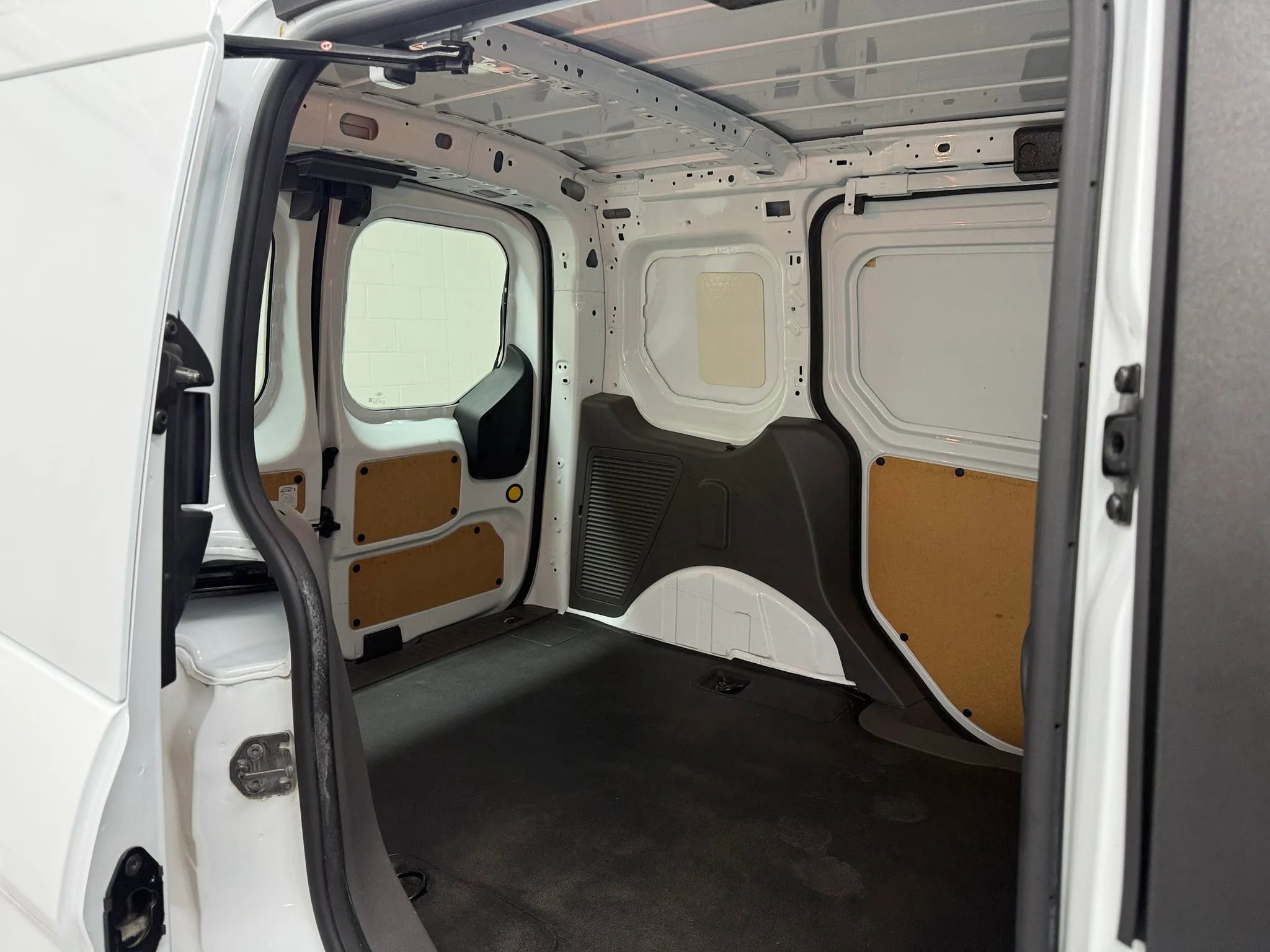 Used 2020 Ford Transit Connect XL image 33