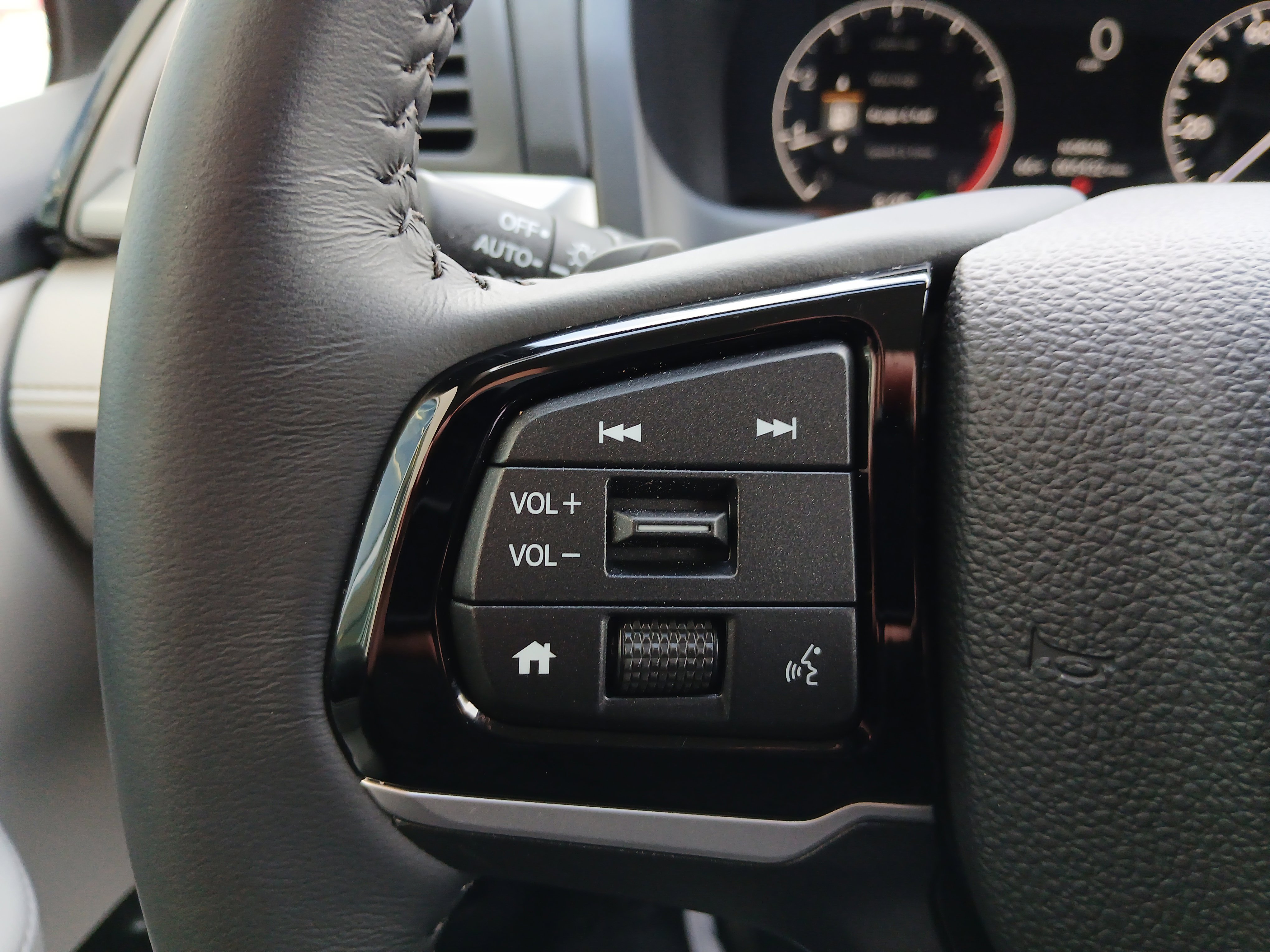 Used 2025 Honda Odyssey Touring image 14