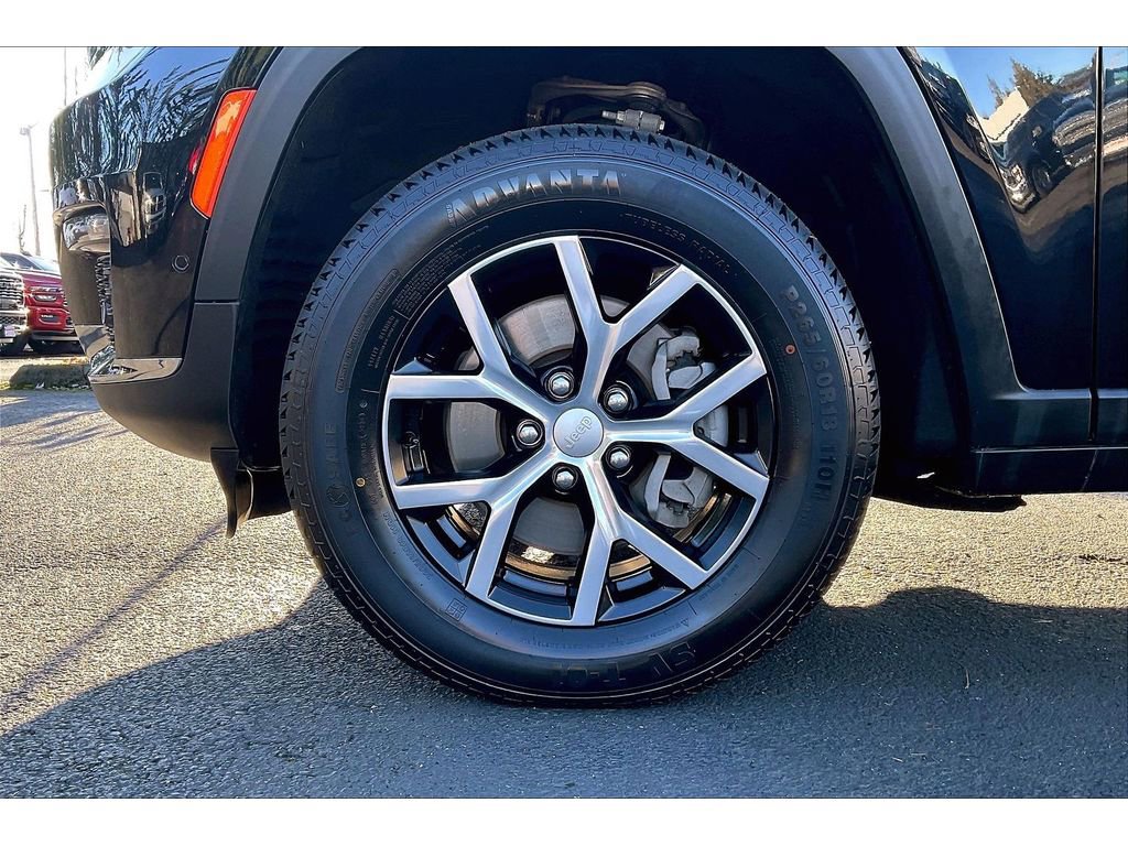 Used 2024 Jeep Grand Cherokee L Limited w/ Luxury Tech Group II image 9