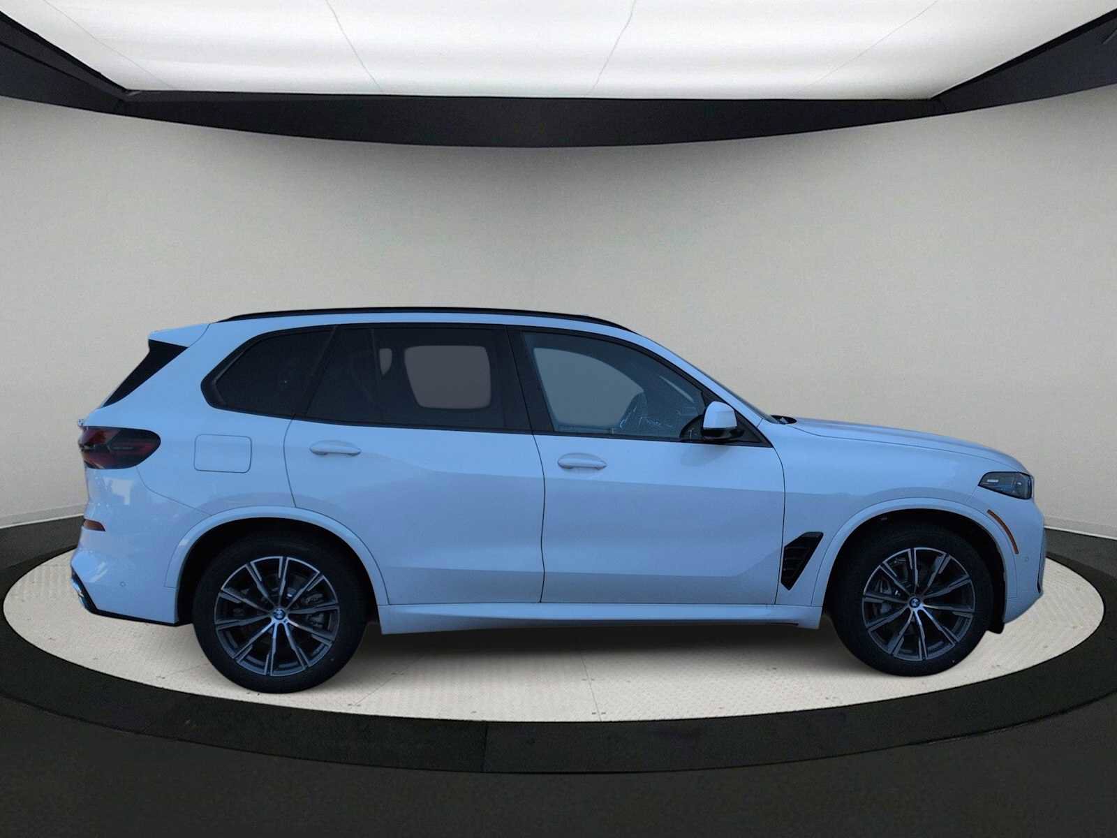 New 2026 BMW X5 xDrive40i w/ M Sport Package image 9