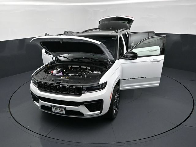 New 2026 Jeep Grand Cherokee Summit w/ Obsidian Package AWD/4WD image 25
