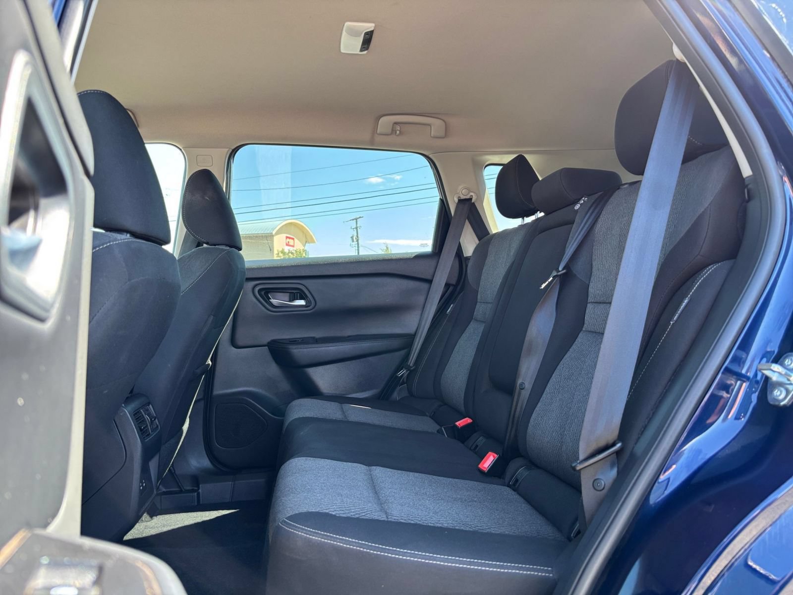 Used 2025 Nissan Rogue SV AWD/4WD image 27