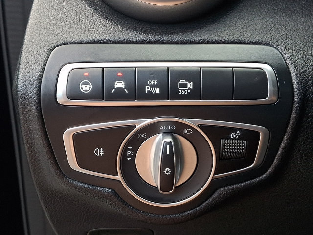 Used 2019 Mercedes-Benz GLC 300 4MATIC image 25