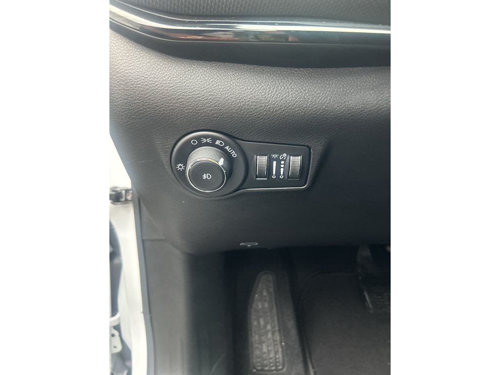 New 2026 Jeep Compass Latitude AWD/4WD image 17
