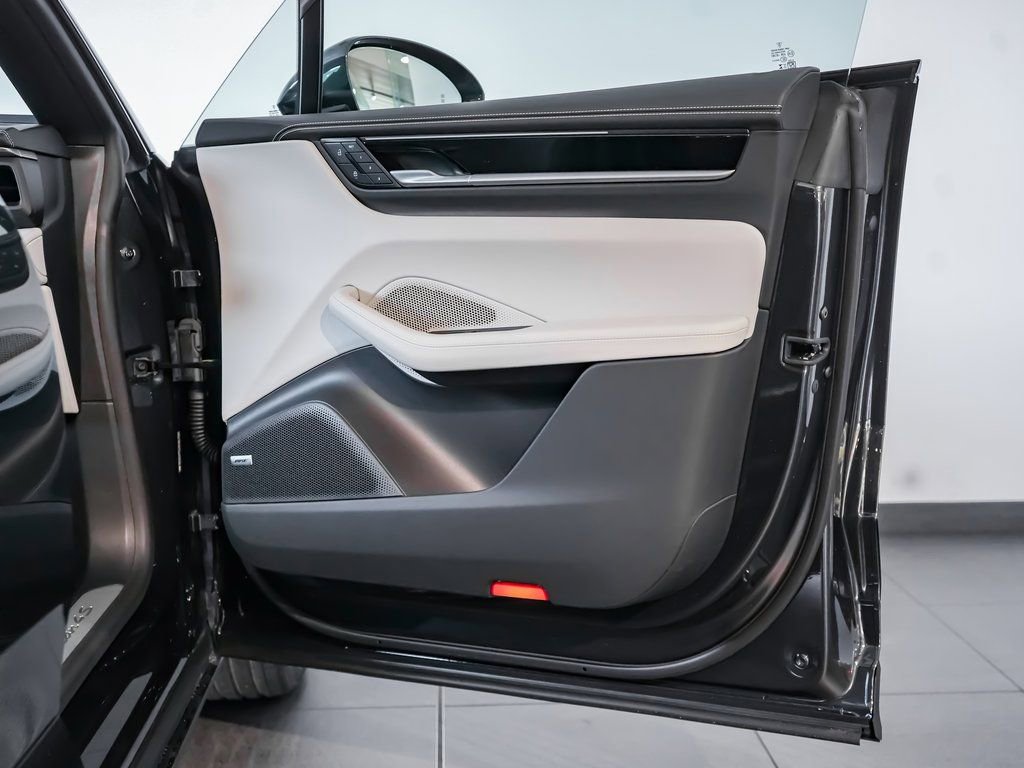 New 2026 Porsche Macan 4S Electric image 27