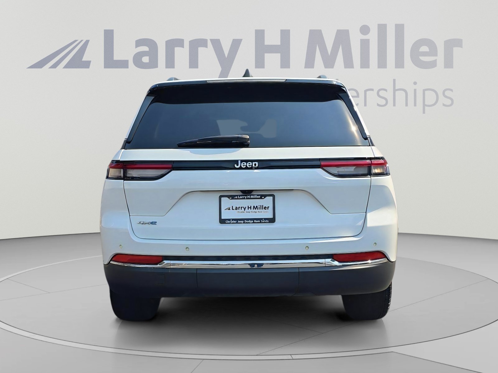 Used 2023 Jeep Grand Cherokee 4WD 4xe image 4