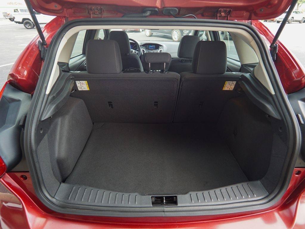 Used 2013 Ford Focus SE FWD image 9