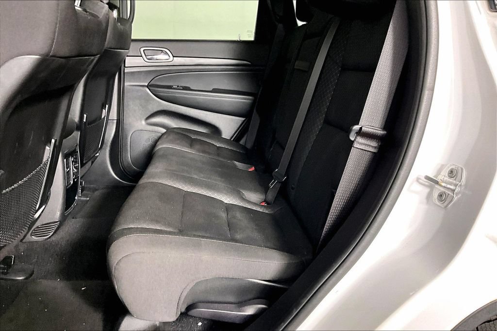 Used 2021 Jeep Grand Cherokee Laredo AWD/4WD image 3