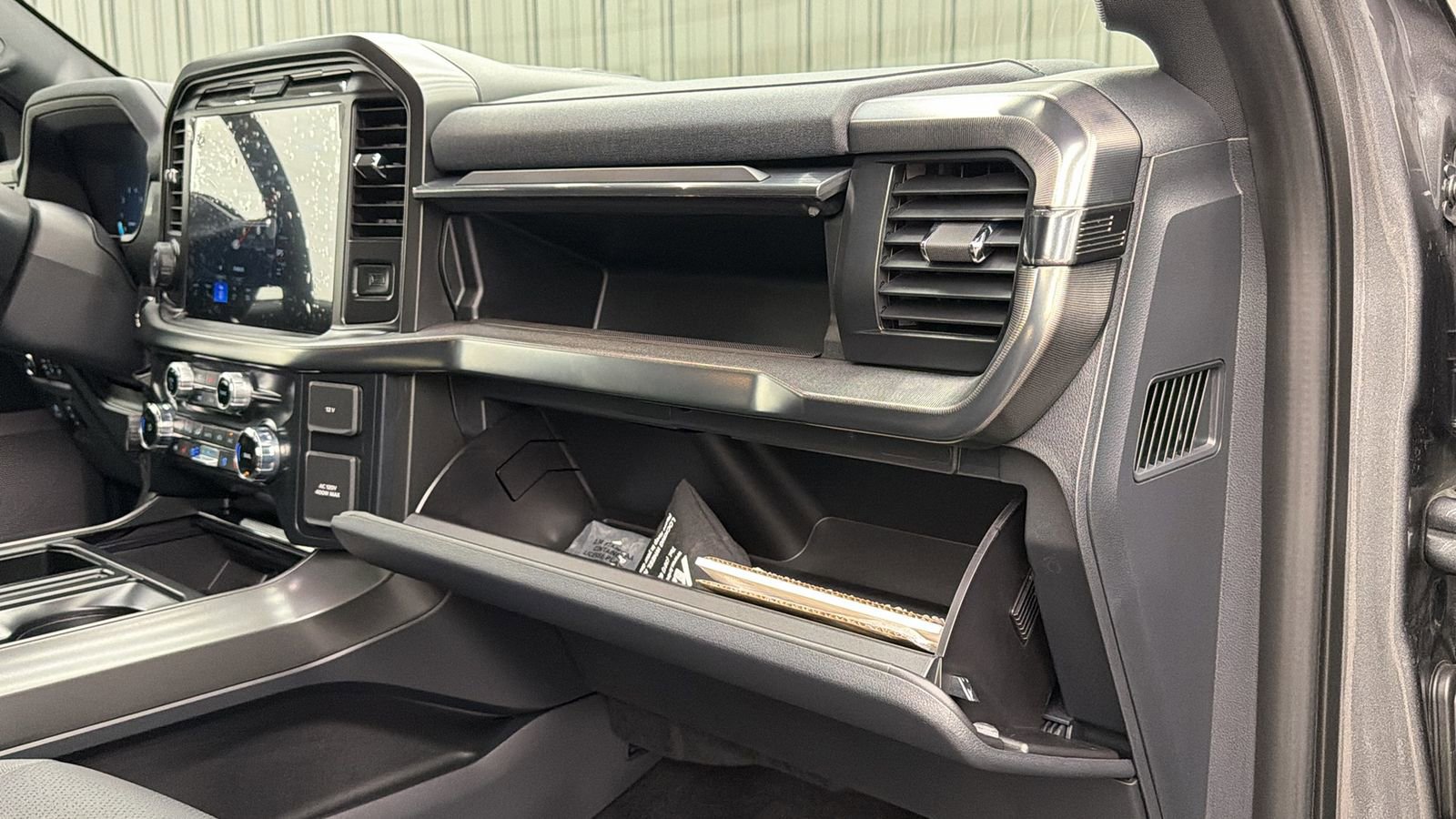 Used 2025 Ford F150 Lariat AWD/4WD image 36