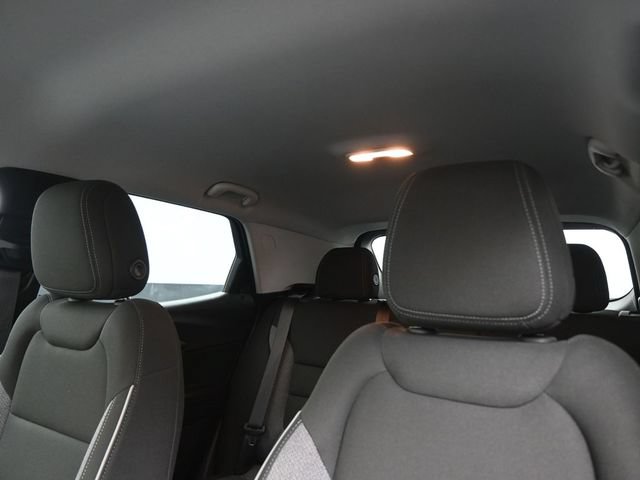 Used 2025 Chevrolet TrailBlazer LT FWD image 2