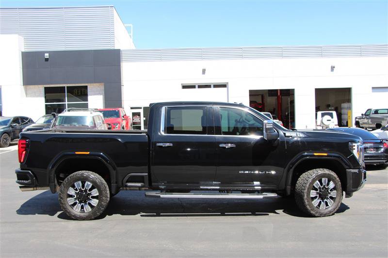 Used 2024 GMC Sierra 2500 Denali w/ Denali Reserve Package AWD/4WD image 9