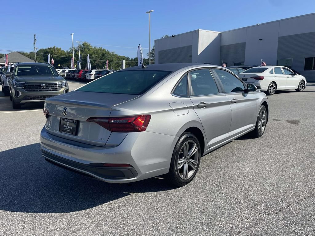 Used 2024 Volkswagen Jetta SE FWD image 7