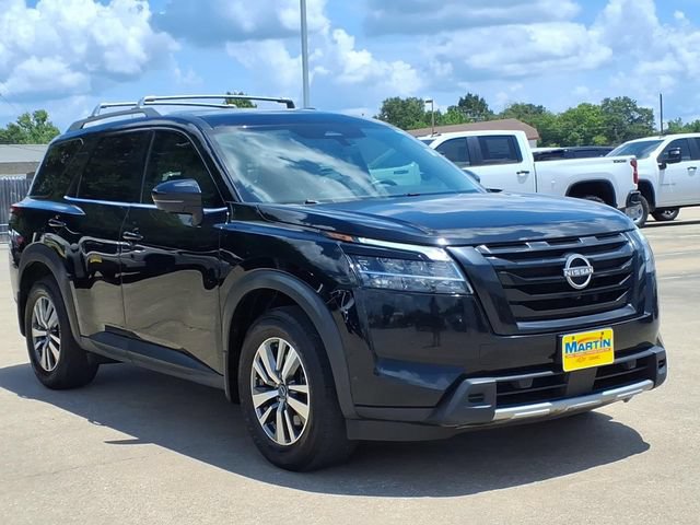 Used 2023 Nissan Pathfinder SL w/ Black Appearance Package FWD image 3
