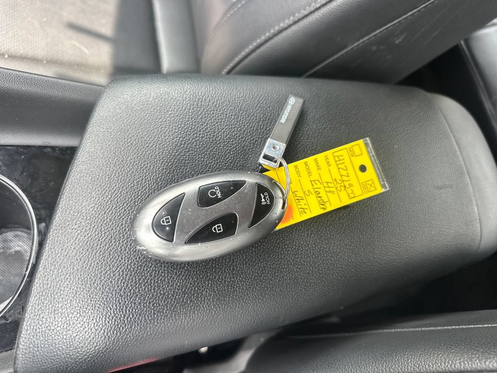 Used 2025 Hyundai Elantra Limited FWD image 19