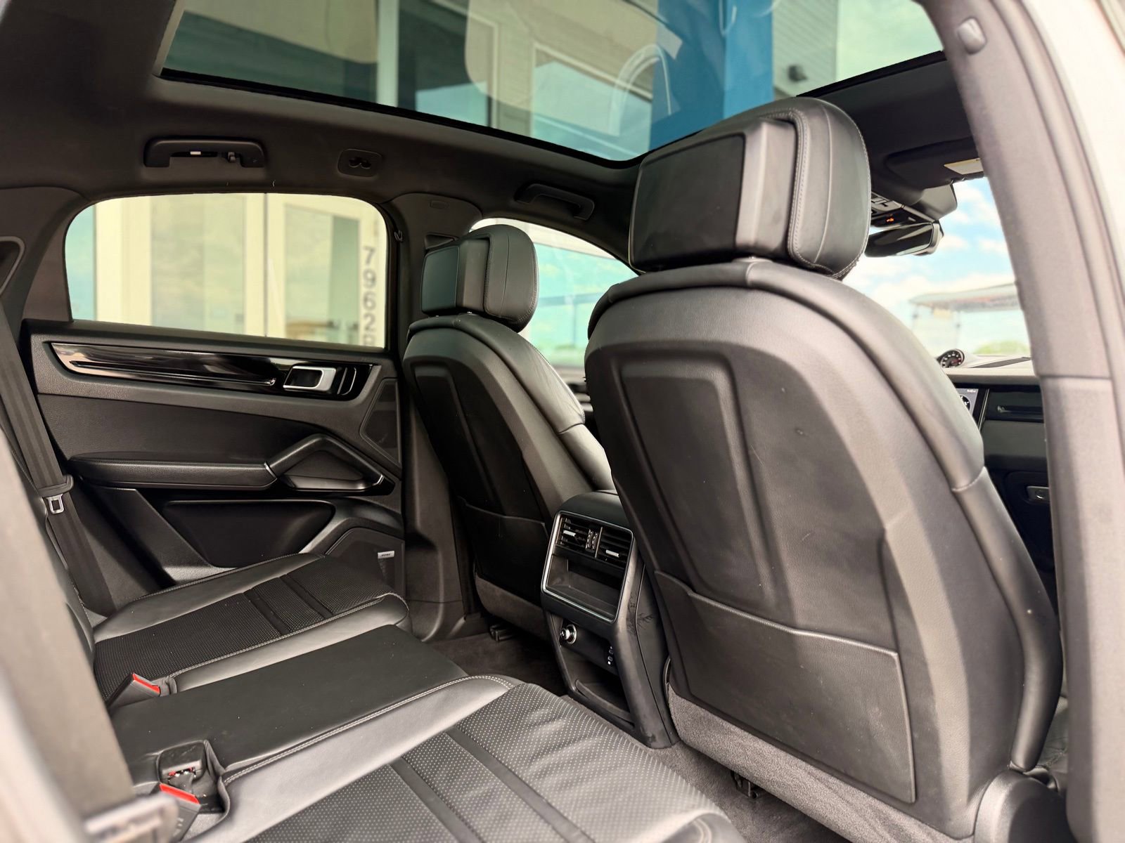 Used 2020 Porsche Cayenne S AWD/4WD image 32