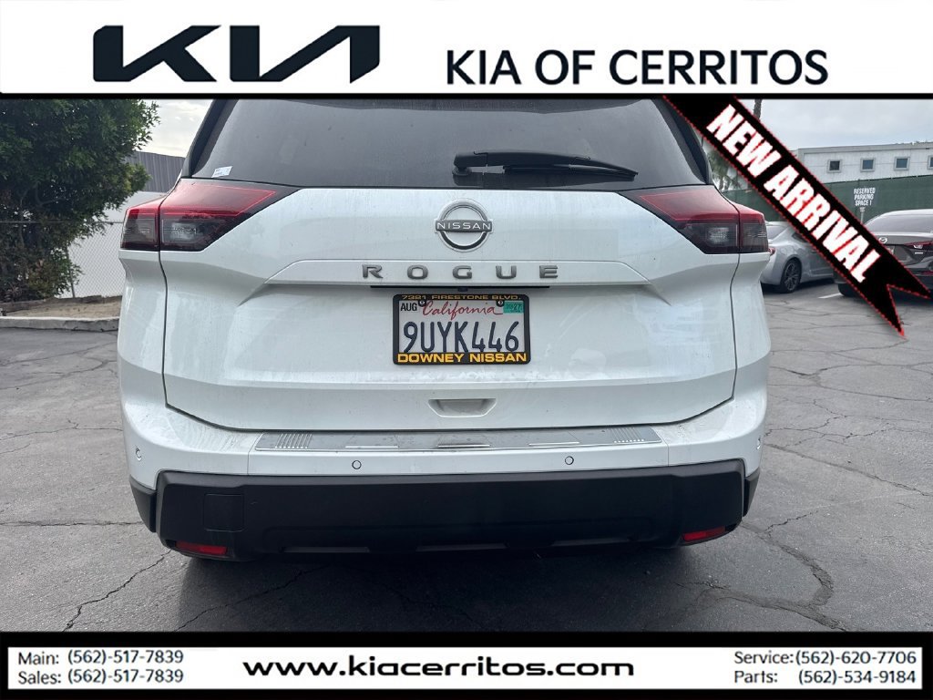 Used 2025 Nissan Rogue SV FWD image 4