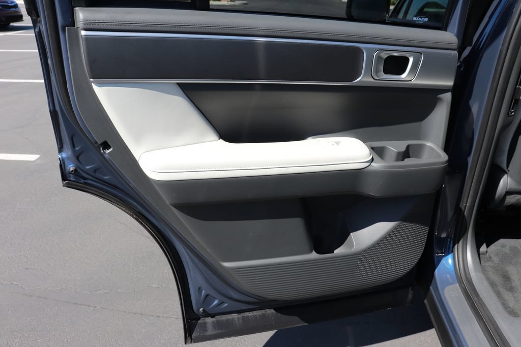Used 2025 Hyundai Santa Fe SEL AWD/4WD image 11