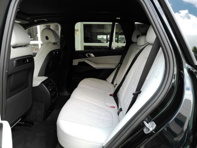 Used 2025 BMW X5 sDrive40i w/ M Sport Package RWD image 21