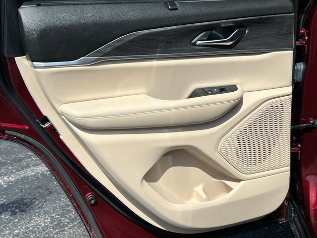 Used 2024 Jeep Grand Cherokee Limited w/ Luxury Tech Group II image 40