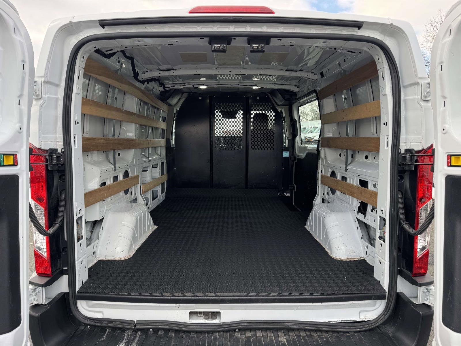 Used 2024 Ford Transit 250 Low Roof AWD w/ Exterior Upgrade Package image 25