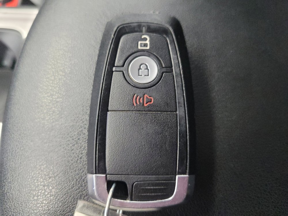 Used 2023 Ford Edge SEL image 32