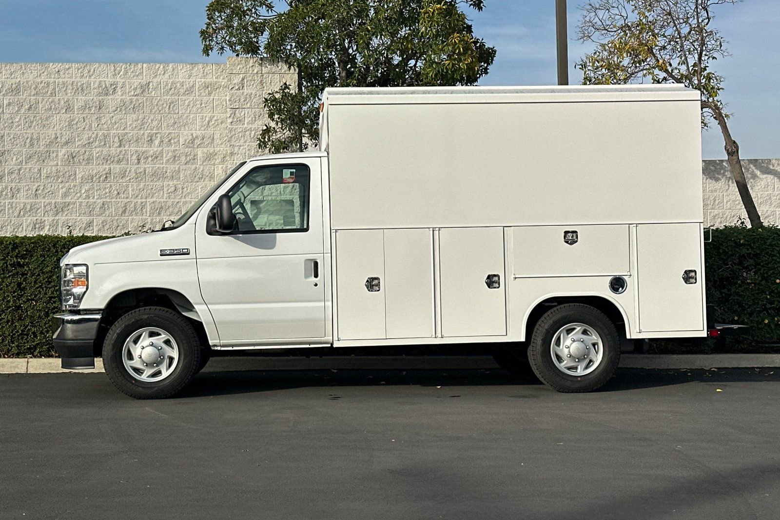New 2026 Ford E-350 and Econoline 350 Super Duty w/ Power Equipment Group image 7