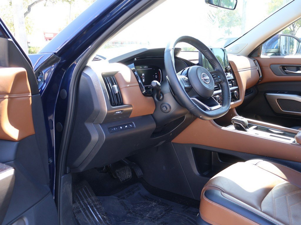 Used 2024 Nissan Pathfinder Platinum w/ Cargo Package image 32