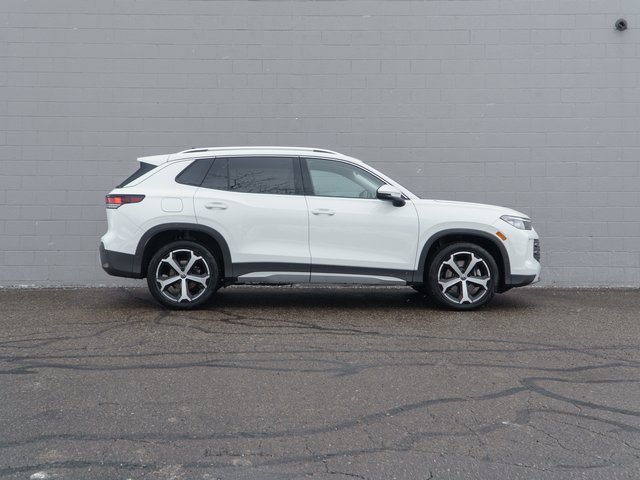 Used 2025 Volkswagen Tiguan SE w/ Panoramic Sunroof Package image 8