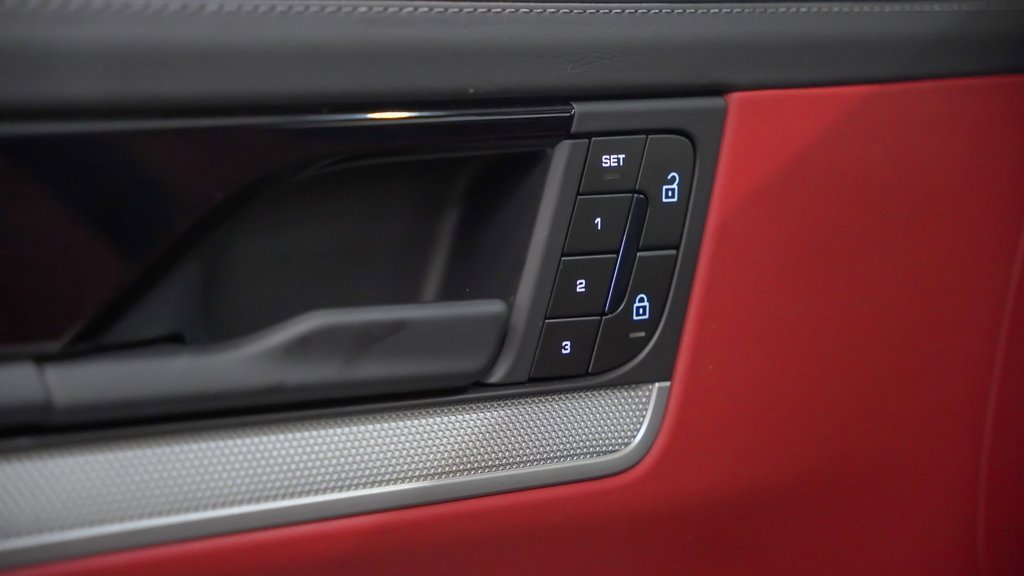 New 2025 Porsche Cayenne Coupe image 22